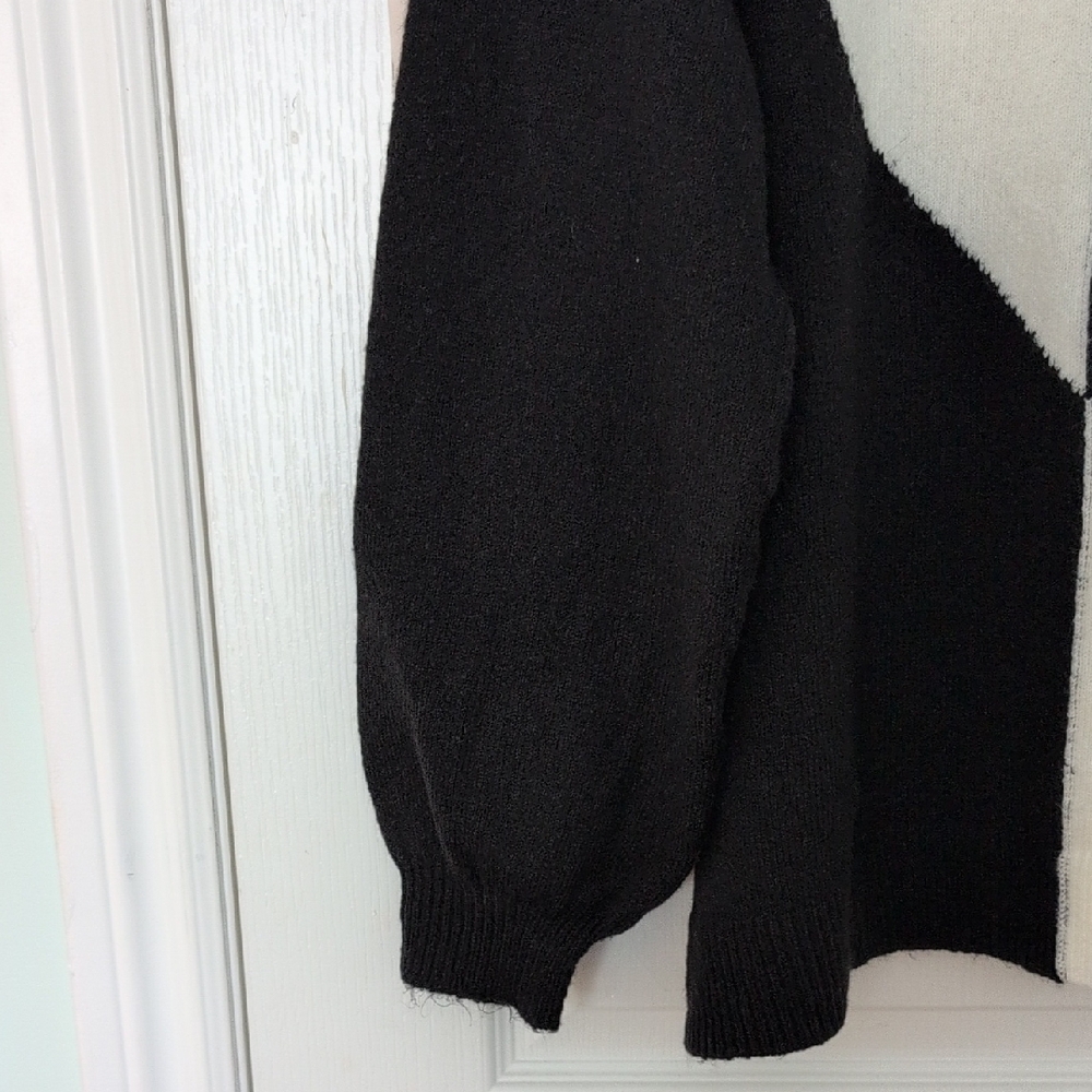 Reitmans Black and Cream Heart Sweater Size 2x - Picture 5 of 8